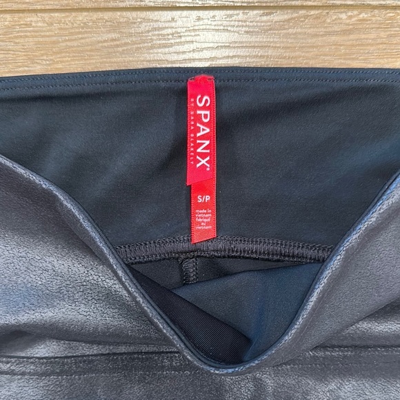 SPANX Black Faux Leather Leggings Size Small in Excellent Condition - Picture 3 of 4